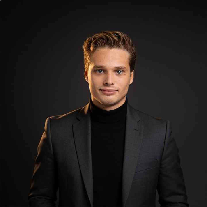 Sean Niefer, Vertriebsleiter
